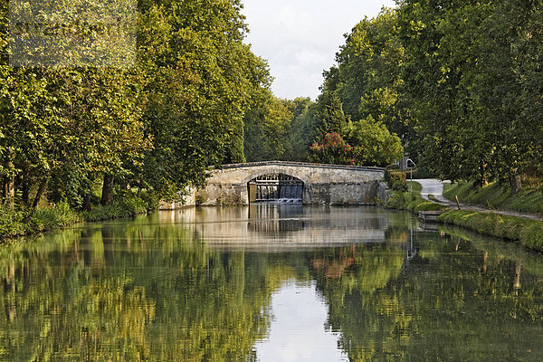 Canal du Midi  Schleuse bei Bram  Carcassonne  Region Languedoc-Roussillion  DÈpartement Aude  Frankreich  Europa