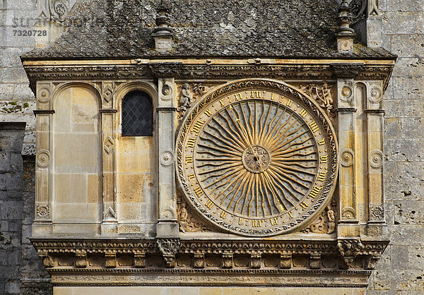 Kathedrale Chartres  Uhr an der Nordseite  Region Ile de France  DÈpartement Eure-et-Loir  Frankreich  Europa