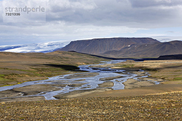 Landschaft von Sprengisandur an der Strecke durch das isländische Hochland  Hofsjökull-Gletscher hinten  Island  Europa