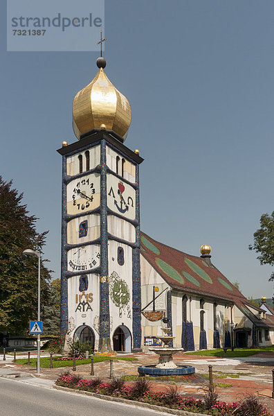 St. Barbara-Kirche  von Hundertwasser entworfen  Bärnbach  Steiermark  Österreich  Europa