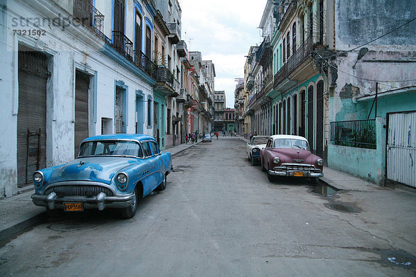 Havanna Hauptstadt Auto Straße Retro parken Karibik Kuba