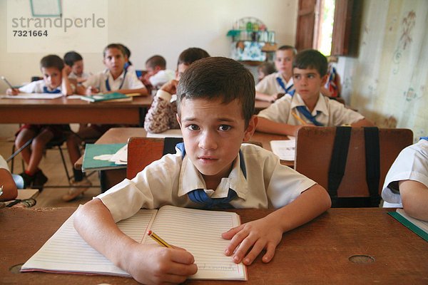 Schüler in Vinales  Schule  Provinz Pinar del RÌo  Kuba  Lateinamerika  Amerika