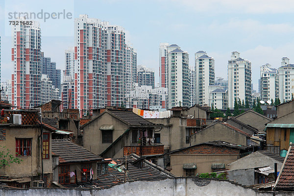 Gebäude Hochhaus China Asien modern alt Shanghai