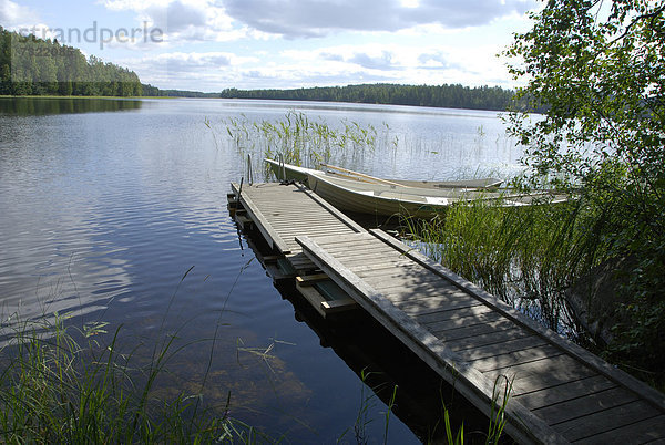 Bootssteg eines Sommerhauses am See Päijanne bei Jyväskylä  Finnland  Europa