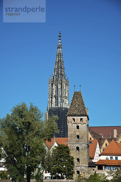 Europa über Ansicht Donau Baden-Württemberg Bayern Deutschland Metzgerturm Klosterkirche Schwaben Ulm