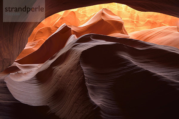 Roter Sandstein der Moenkopi-Formation  Gesteinsformen  Farben und Strukturen im Lower Antelope Slot Canyon  Corkscrew Canyon  Page  Navajo Nation Reservation  Arizona  Südwesten  Vereinigte Staaten von Amerika  USA
