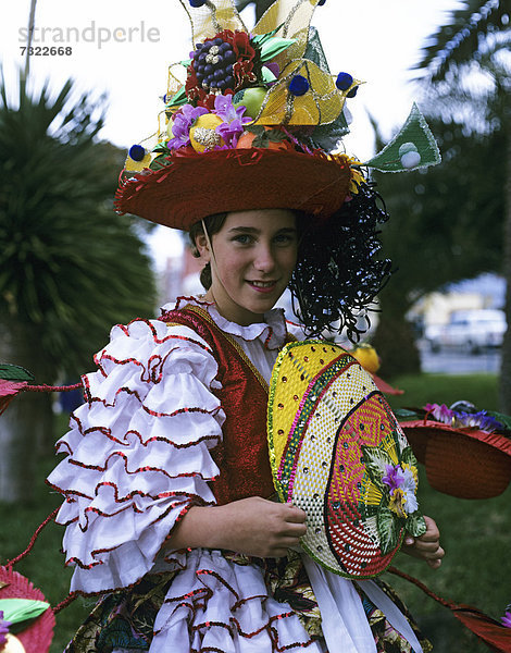 Frau  Insel  Karneval  jung  Kostüm - Faschingskostüm  Wellensittich  Melopsittacus undulatus  Großmutter