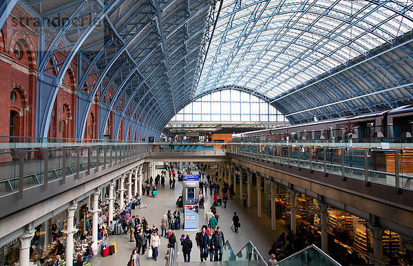 London  Hauptstadt  Globalisierung  England  Haltestelle  Haltepunkt  Station