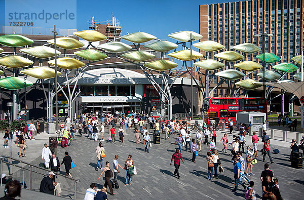Außenaufnahme zeigen Mensch Skulptur Menschen London Hauptstadt Menschenmenge kaufen England Stratford
