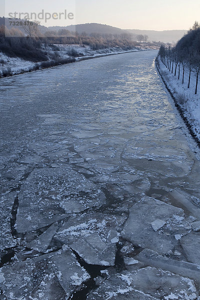 Ludwig-Donau-Main-Kanal bei Beilngries im Winter  Altmühltal  Bayern  Deutschland  Europa