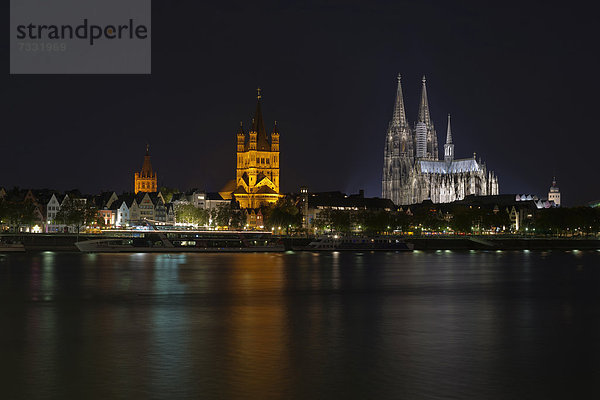Der Dom  das Alte Rathaus  die Kirchen Groß Sankt Martin und St. Mariä Empfängnis  sowie die Philharmonie  von Köln- Deutz über den Rhein gesehen  Köln  Nordrhein-Westfalen  Deutschland  Europa