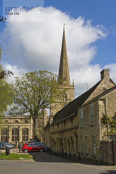Kirche Saint John the Baptist  anglikanische Pfarrkirche   Burford  Cotswolds  West Oxfordshire  England  Großbritannien  Europa