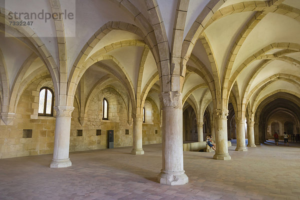 Innenansicht  Schlafsaal  Abtei Mosteiro de Santa Maria de AlcobaÁa  Abtei von AlcobaÁa  AlcobaÁa  Oeste  Distrikt Leiria  Portugal  Europa