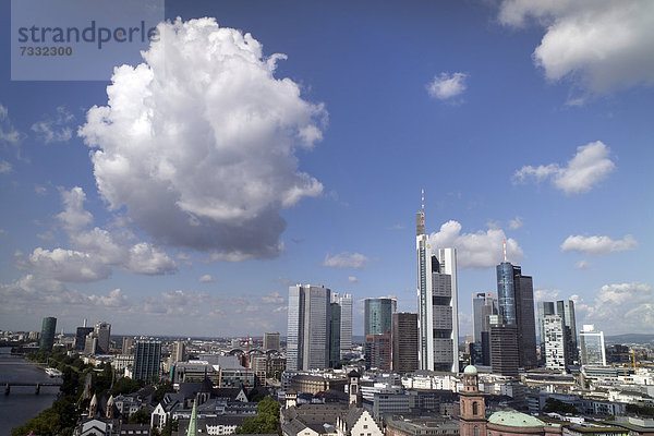 Frankfurter Skyline mit Hochhäusern und Banken  Frankfurt am Main  Hessen  Deutschland  Europa