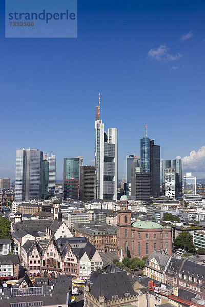 Frankfurter Skyline mit Hochhäusern und Banken  Frankfurt am Main  Hessen  Deutschland  Europa