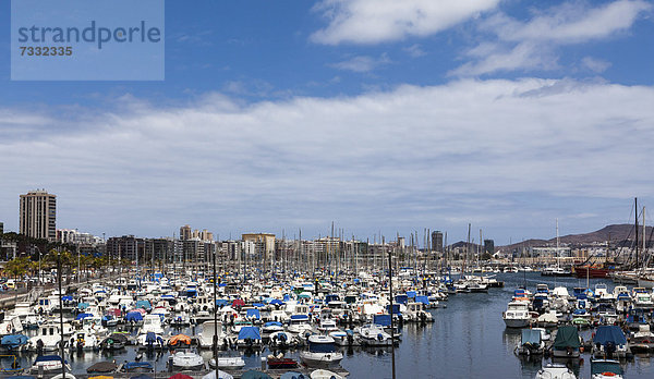 Blick auf den Yachthafen an der Ave de Canarias  Las Palmas  Gran Canaria  Kanarische Inseln  Spanien  Europa  ÖffentlicherGrund