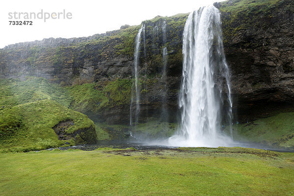 Skogafoss Wasserfall  Südisland  Island  Europa