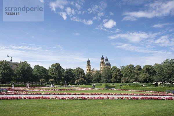 Hofgarten der Residenz München  hinten die Theatinerkirche  München  Bayern  Deutschland  Europa