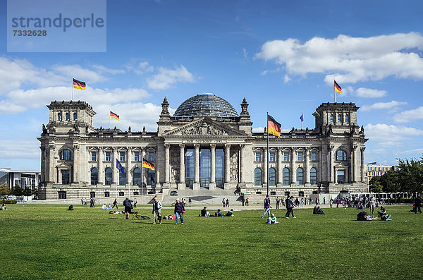 Reichstagsgebäude  Sitz der deutschen Bundesregierung  Berlin  Deutschland  Europa  ÖffentlicherGrund
