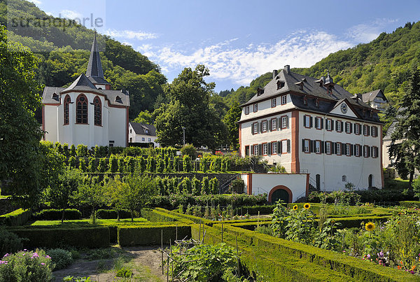 Historischer Pfarrgarten Propstei Hirzenach  Katholische Pfarrkirche St. Bartholomäus  Bartholomäuskirche und Pfarrhaus  Hirzenach  Boppard  Unesco Weltkulturerbe Oberes Mittelrheintal  Rheinland-Pfalz  Deutschland  Europa