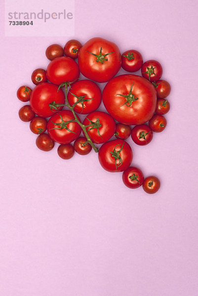 Verschiedene Tomatengrößen in Form einer Sprechblase angeordnet