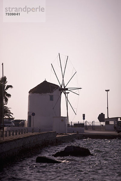 Griechische Windmühle auf dem Seeweg