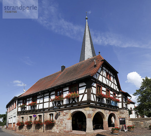 Historisches Rathaus im Weinort Heuchelheim  Südpfalz  Pfalz  Rheinland-Pfalz  Deutschland  Europa