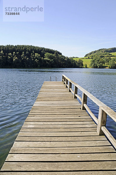 Europa Steg Deutschland Nordrhein-Westfalen Stausee Sauerland Nordrhein-Westfalen