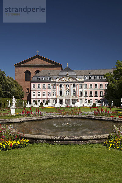 Europa Basilika Constantine Kurfürstliches Palais Deutschland Rheinland-Pfalz Trier
