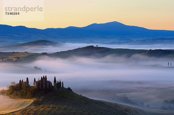 Europa UNESCO-Welterbe Nebel Italien Toskana Val d'Orcia San Quirico d'Orcia