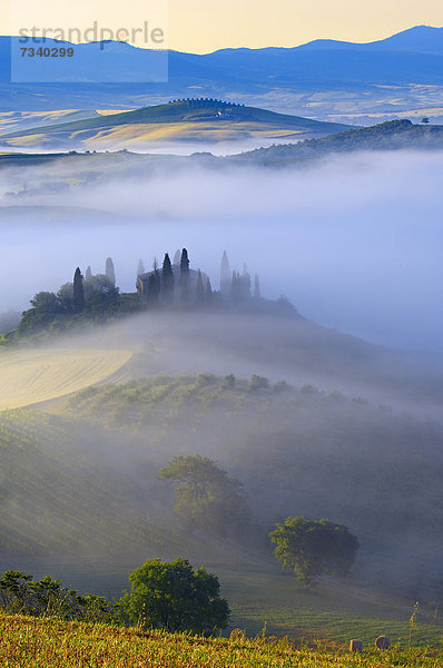 Europa UNESCO-Welterbe Nebel Italien Toskana Val d'Orcia