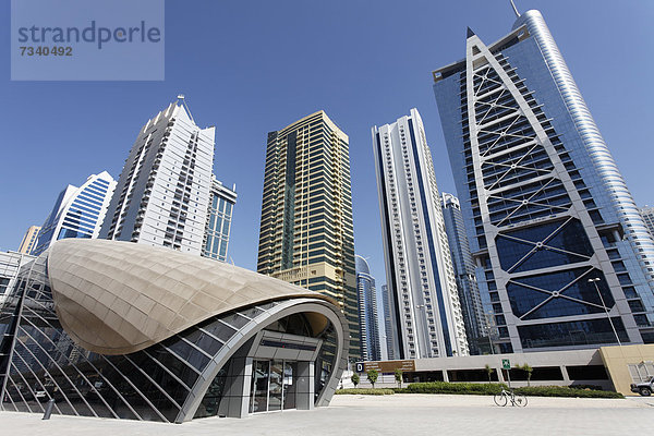 Metro-Station Jumeirah Lake Towers  Wolkenkratzer Indigo Icon  Dubai  Vereinigte Arabische Emirate  Naher Osten  Asien