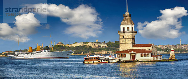 Palast Schloß Schlösser Leuchtturm zeigen Bosporus Istanbul Türkei