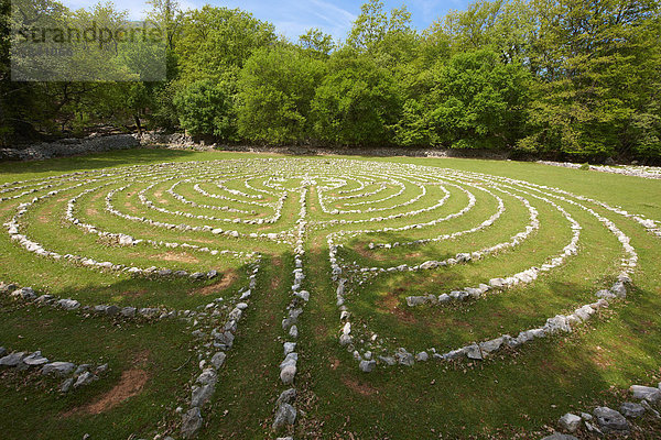 Vesnas Labyrinth  Replik eines Labyrinths aus der Notre-Dame Kathedrale  Tramuntana-Wald  Insel Cres  Kroatien  Europa