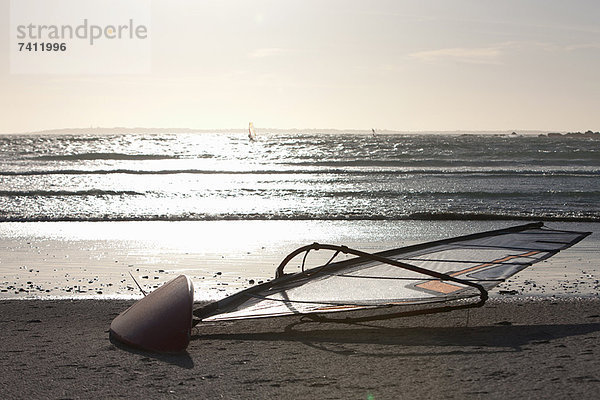 Windsegelbrett am Strand