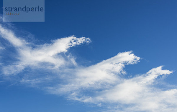 Blauer Himmel mit Wolken