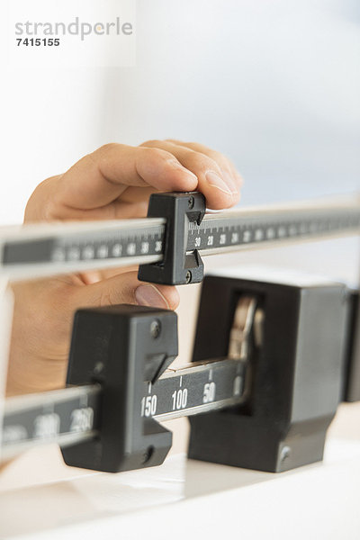 Waage - Messgerät  berichtigen  Gewicht