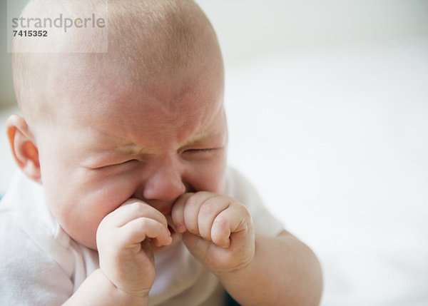 weinen  Junge - Person  Baby