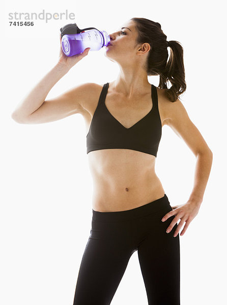 Studioaufnahme  Wasser  Frau  üben  jung  trinken