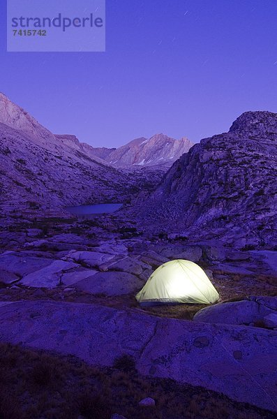 hoch  oben  nahe  beleuchtet  Zelt  Kalifornien  Richtung  Abenddämmerung