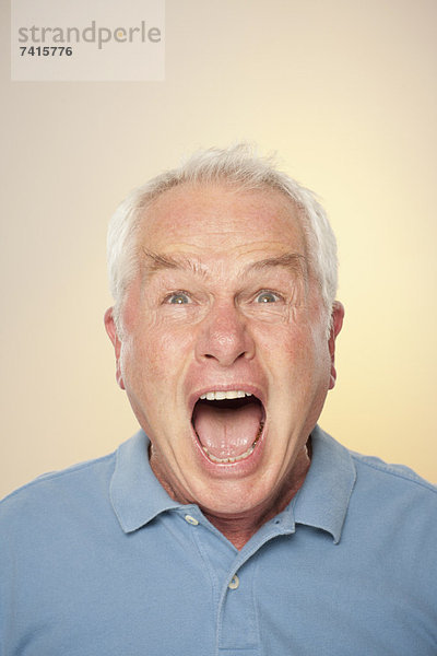 Senior Senioren Portrait Mann schreien