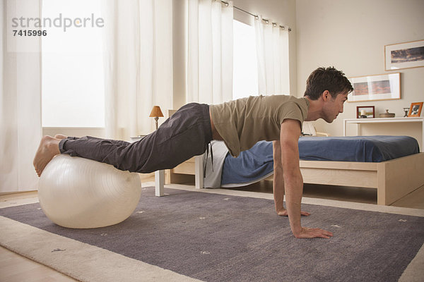 benutzen  Mann  Sport  Yoga  Ball Spielzeug