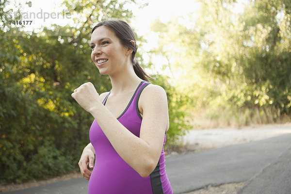 Frau  Sport  Kleidung  Schwangerschaft  Mittelpunkt  joggen  Erwachsener