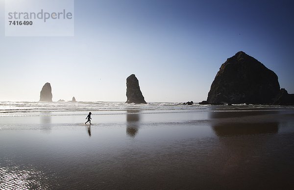 Strand  Junge - Person  rennen  jung  Kanone  Oregon