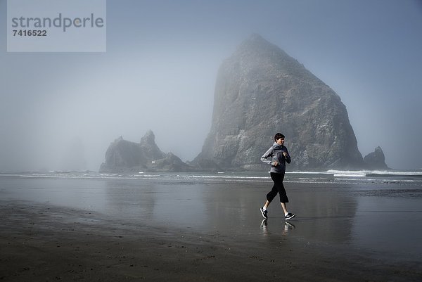 Frau  Strand  Morgen  joggen  Kanone  Oregon