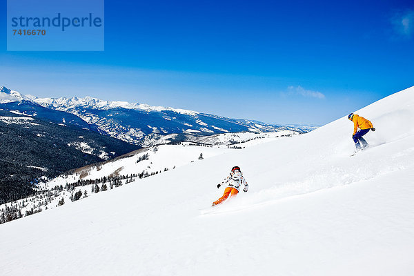 Snowboardfahrer  Paar  Paare  Gesichtspuder