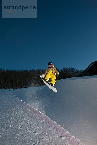 Snowboardfahrer  Himmel  Halfpipe  Dämmerung