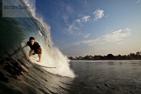einsteigen  klein  fahren  sauber  rot  Mexiko  Wellenreiten  surfen
