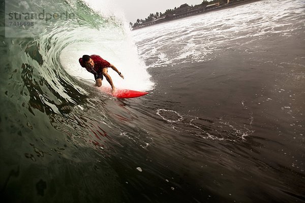 einsteigen  klein  fahren  sauber  rot  Mexiko  Wellenreiten  surfen