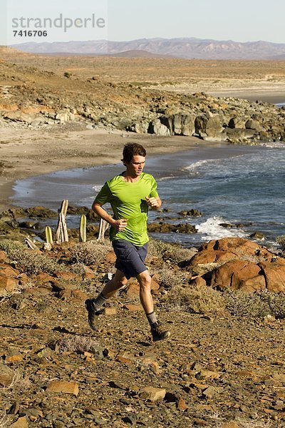 Mann  rennen  Küste  grün  Hemd  Mexiko  vorwärts  Mittelpunkt